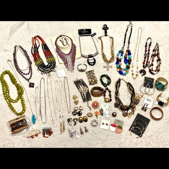 Lot of 50pcs Vintage to Now Jewelry - Picture 6 of 8